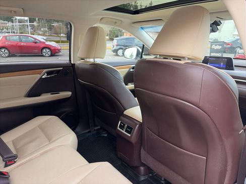Used 2019 Lexus RX 350L Premium w/ Premium Package image 25