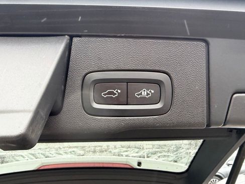 Used 2022 Volvo XC60 T8 Inscription w/ Advanced Package image 39