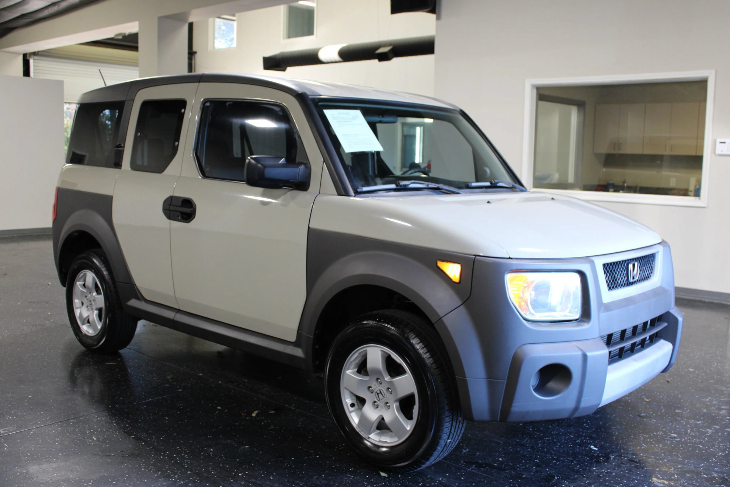 Used 2005 Honda Element EX image 1