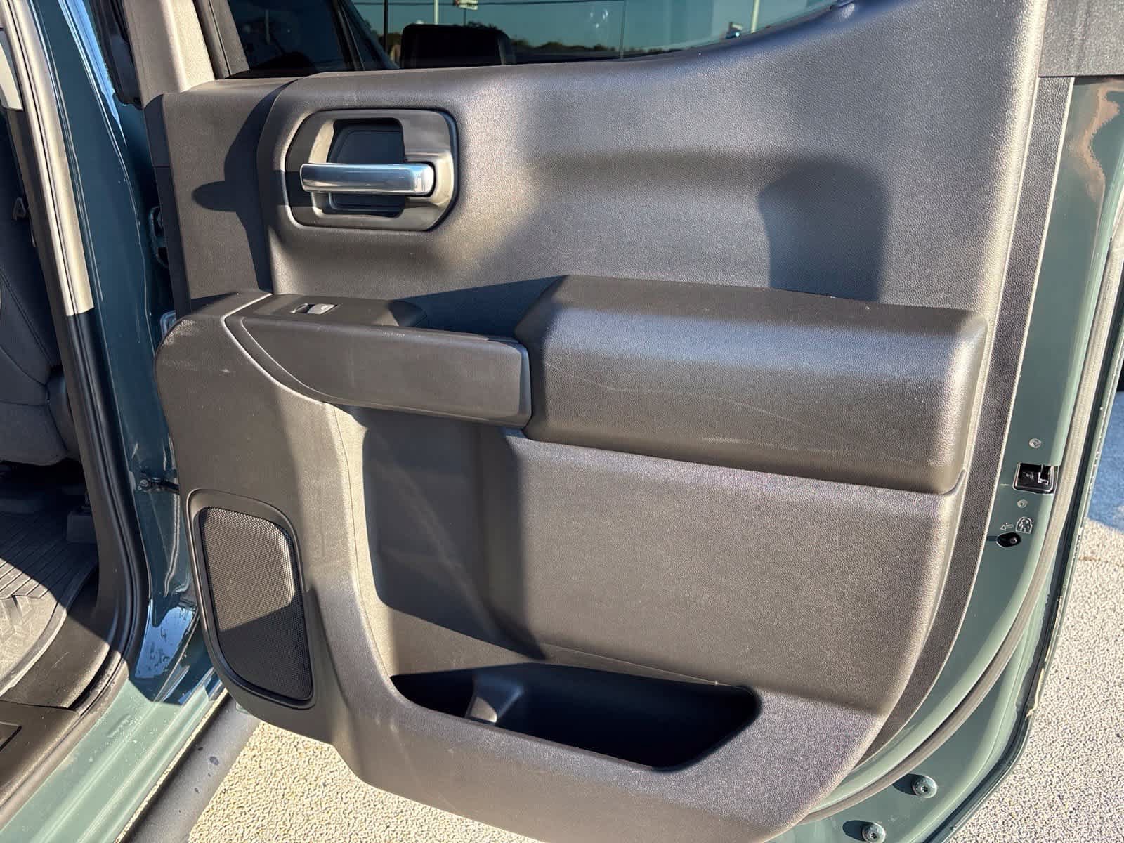 Used 2025 Chevrolet Silverado 1500 Custom Trail Boss w/ LPO, Dark Essentials Package AWD/4WD image 13
