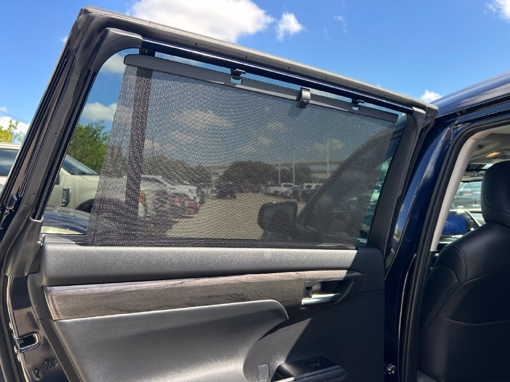 Used 2024 Toyota Highlander Platinum FWD image 18
