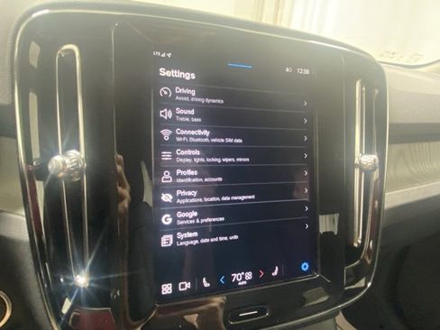 Certified 2025 Volvo XC40 B5 Plus image 23