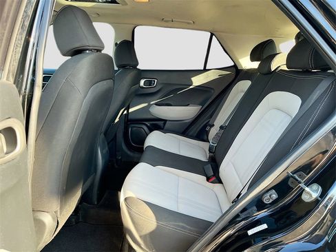 Used 2022 Hyundai Venue SEL w/ Cargo Package image 23