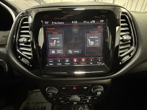 Used 2019 Jeep Compass Altitude image 32