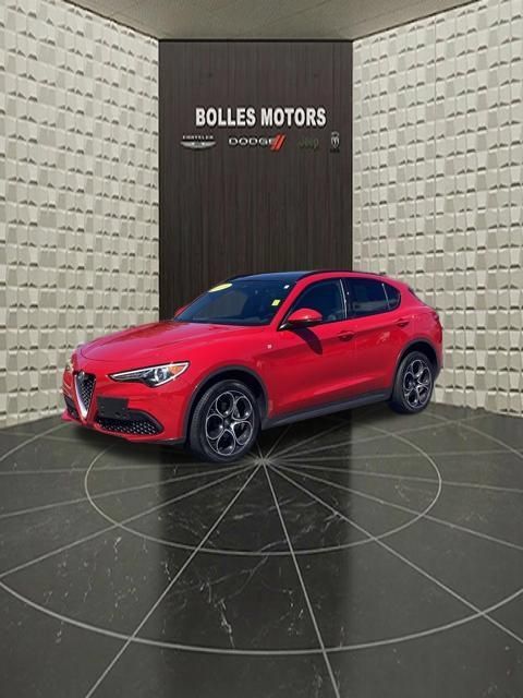 Used 2023 Alfa Romeo Stelvio Ti AWD/4WD image 16