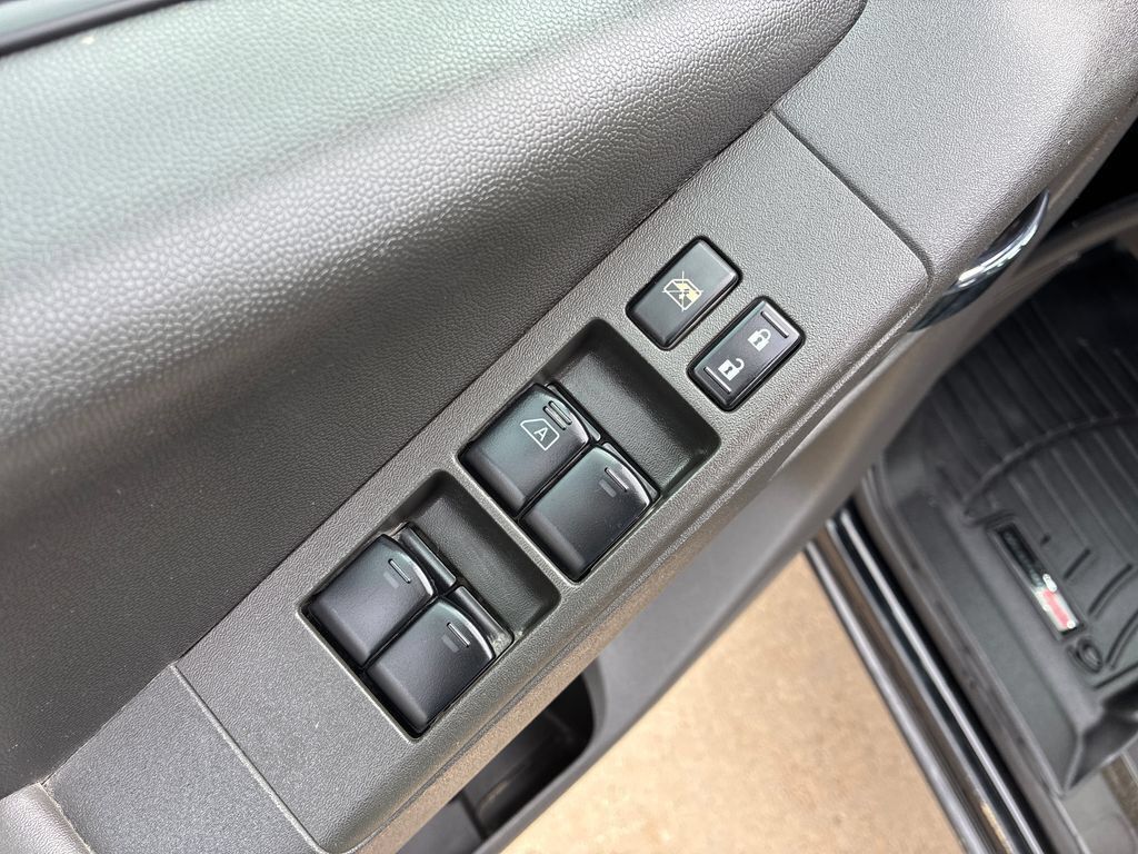 Used 2018 Nissan Frontier PRO-4X AWD/4WD image 11