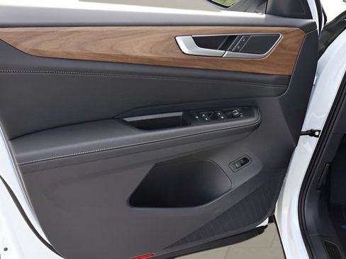 Certified 2026 Volkswagen Atlas SE FWD image 10