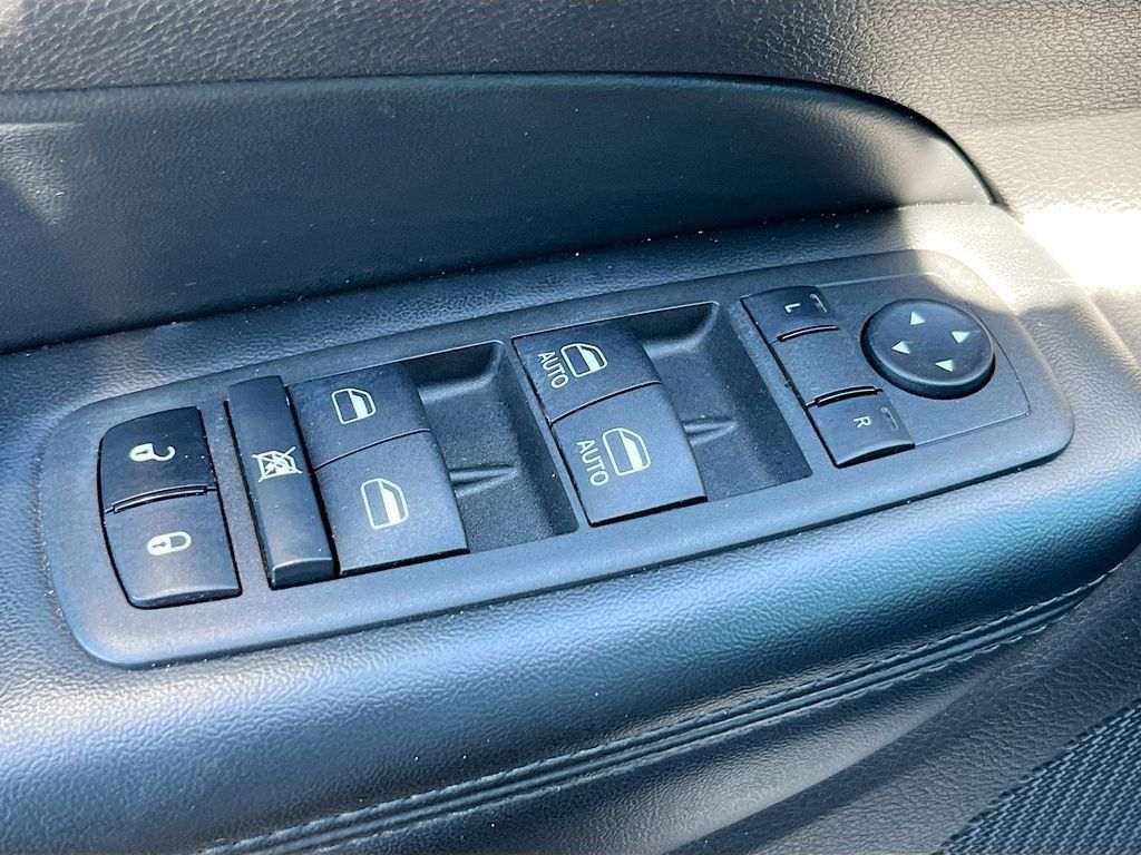 Used 2021 Jeep Grand Cherokee Laredo X AWD/4WD image 18