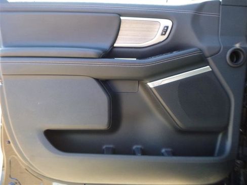 Used 2025 Ford Expedition Platinum AWD/4WD image 21