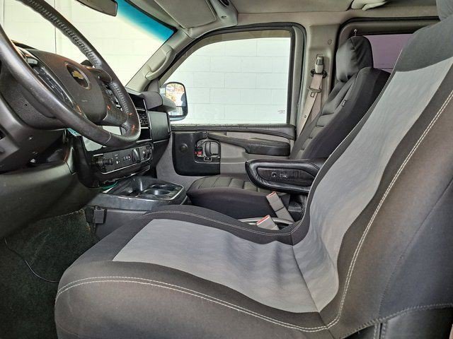 Used 2015 Chevrolet Express 2500 RWD image 19