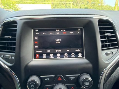 Used 2021 Jeep Grand Cherokee Laredo AWD/4WD image 21