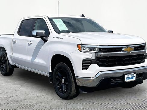 Used 2023 Chevrolet Silverado 1500 LT AWD/4WD image 3