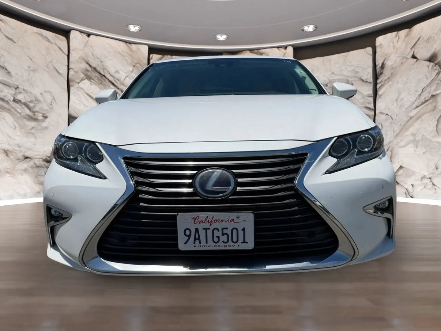 Used 2016 Lexus ES 300h w/ Luxury Package w/Wood Trim FWD image 2
