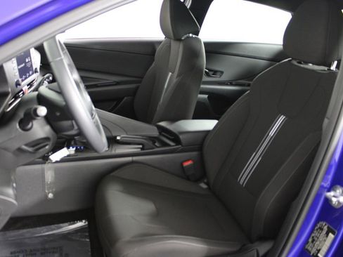 Certified 2025 Hyundai Elantra Sport image 18