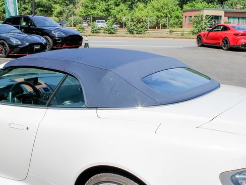 Used 2014 Aston Martin DB9 Volante RWD image 24