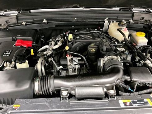 Used 2023 Jeep Wrangler Unlimited Sahara w/ Cold Weather Group AWD/4WD image 32