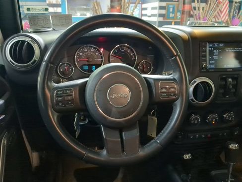 Used 2016 Jeep Wrangler Unlimited Sahara w/ Dual Top Group AWD/4WD image 2