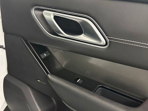 Used 2019 Land Rover Range Rover Velar S AWD/4WD image 33