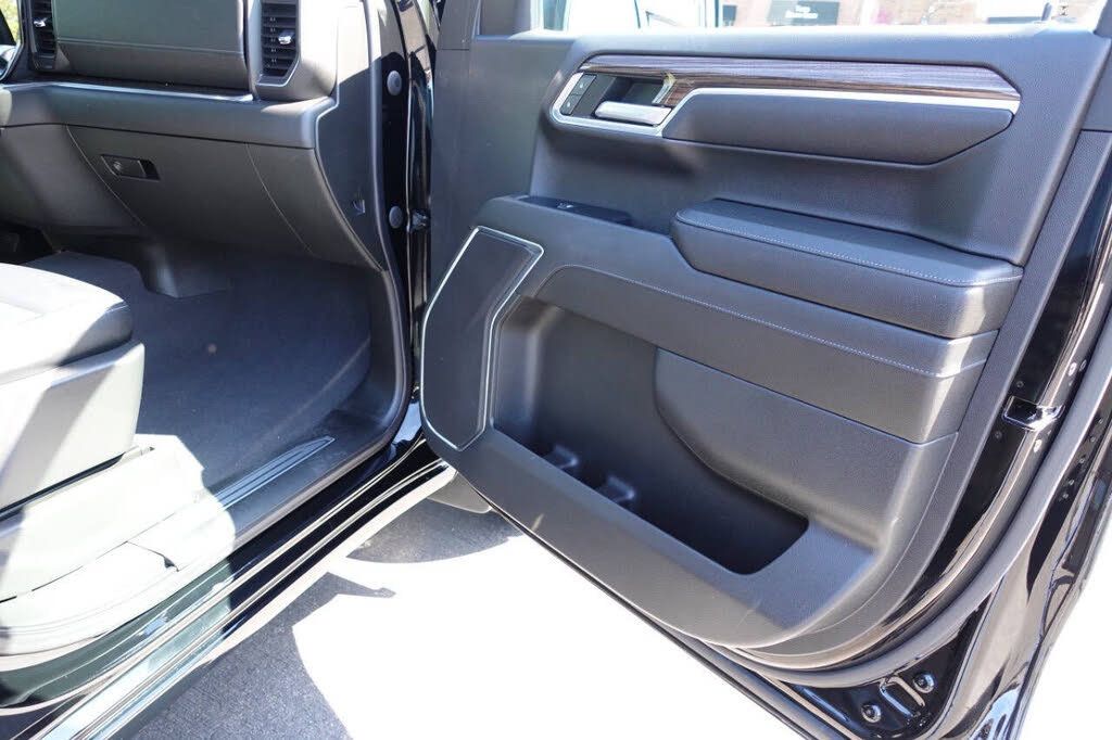 Used 2023 Chevrolet Silverado 1500 LT AWD/4WD image 32