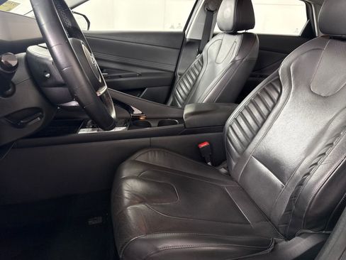 Used 2023 Hyundai Elantra Limited w/ Preferred Accessory Package image 13