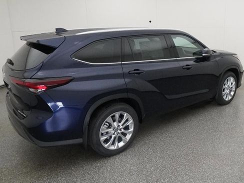 New 2026 Toyota Highlander Limited image 9