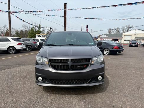 Used 2018 Dodge Grand Caravan SXT w/ Blacktop Package image 8