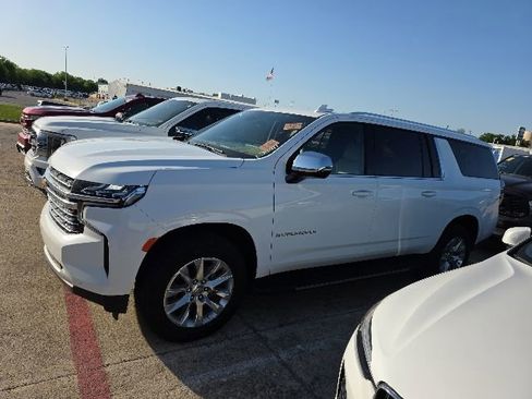 Used 2024 Chevrolet Suburban Premier RWD image 2