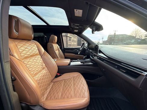 Used 2023 Cadillac Escalade ESV Premium Luxury image 22