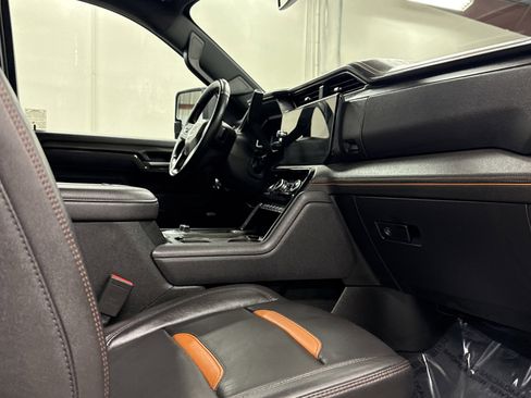 Used 2025 GMC Sierra 2500 AT4 image 23