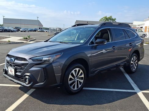 Certified 2025 Subaru Outback Premium AWD/4WD image 3