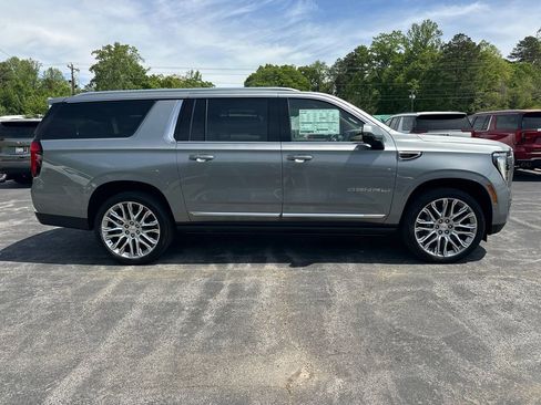 New 2026 GMC Yukon XL Denali w/ Denali Reserve Package image 5