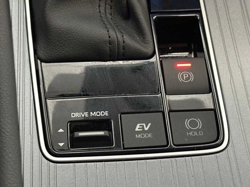 Used 2024 Toyota Sienna XSE AWD/4WD image 17