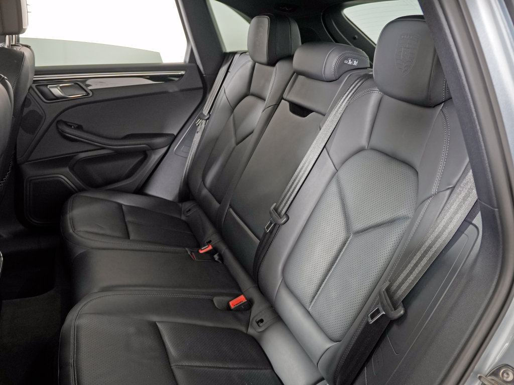 Certified 2023 Porsche Macan Turbo AWD/4WD image 35