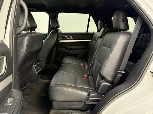 Used 2017 Ford Explorer XLT image 18
