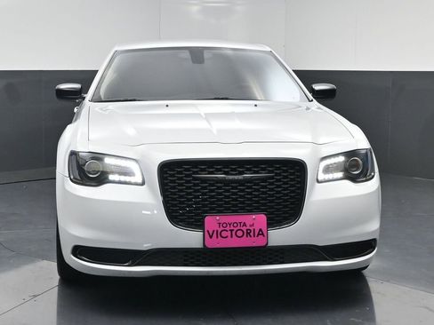 Used 2023 Chrysler 300 Touring w/ Sport Appearance Package image 17