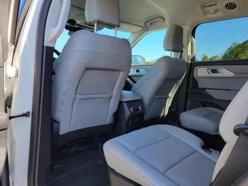 Certified 2025 Ford Explorer Active w/ Active Comfort Package image 14