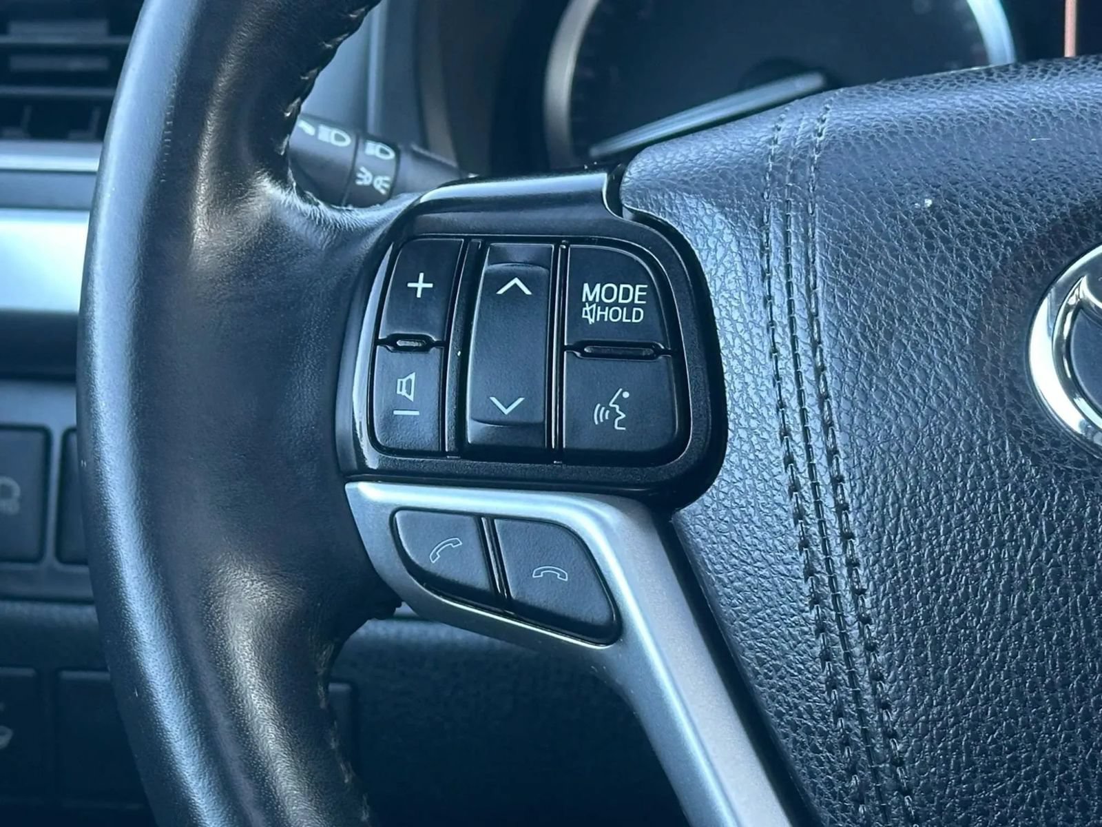 Used 2019 Toyota Highlander Limited FWD image 35
