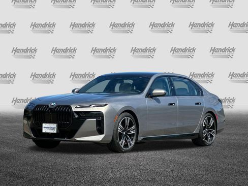 Used 2025 BMW 740i w/ Premium Package image 9