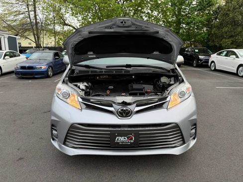 Used 2018 Toyota Sienna XLE w/ XLE Navigation Package AWD/4WD image 41