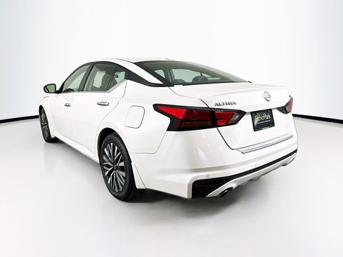 Used 2023 Nissan Altima 2.5 SV w/ SV Premium Package FWD image 5