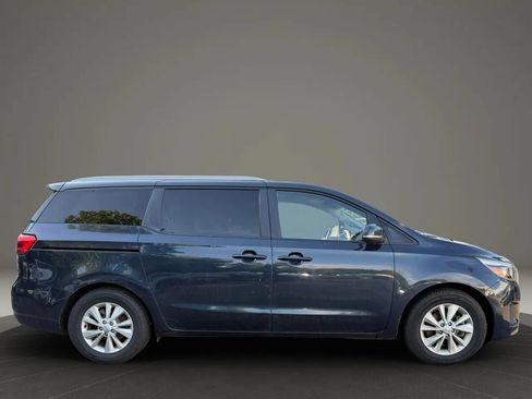 Used 2015 Kia Sedona LX FWD image 4