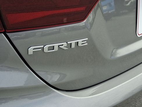 Certified 2024 Kia Forte LXS FWD image 31