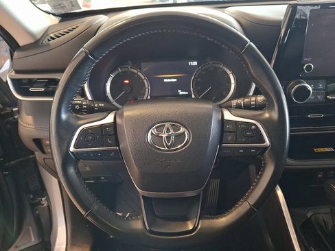Certified 2023 Toyota Highlander XLE image 20