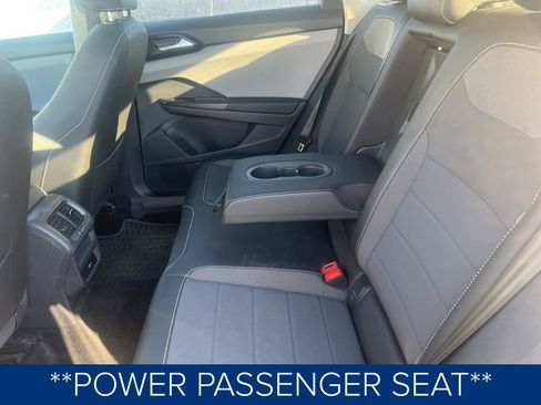 Used 2023 Volkswagen Taos SE w/ Panoramic Sunroof Package image 11