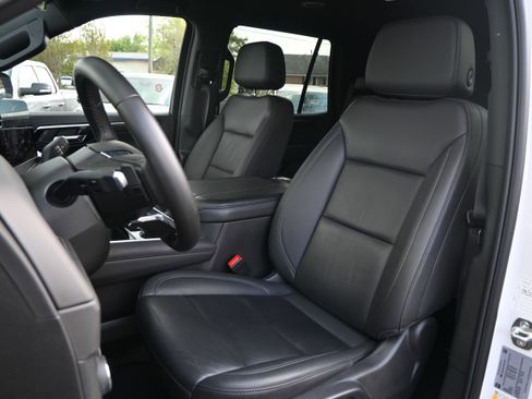 Used 2025 Chevrolet Tahoe LT image 7