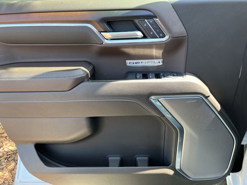 Used 2024 GMC Sierra 1500 Denali AWD/4WD image 14