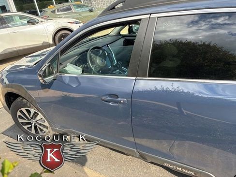 Used 2023 Subaru Outback Premium AWD/4WD image 10
