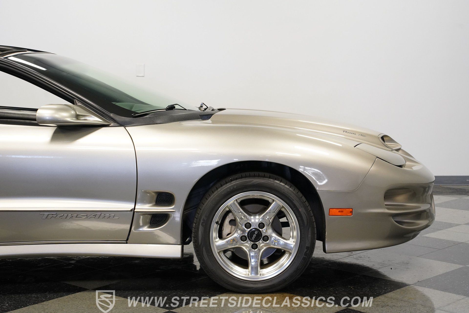 Used 2001 Pontiac Firebird Trans Am RWD image 31