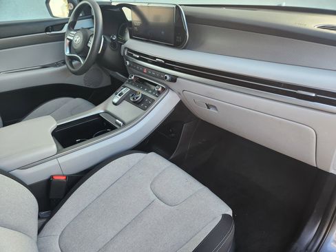 Used 2024 Hyundai Palisade SE image 16