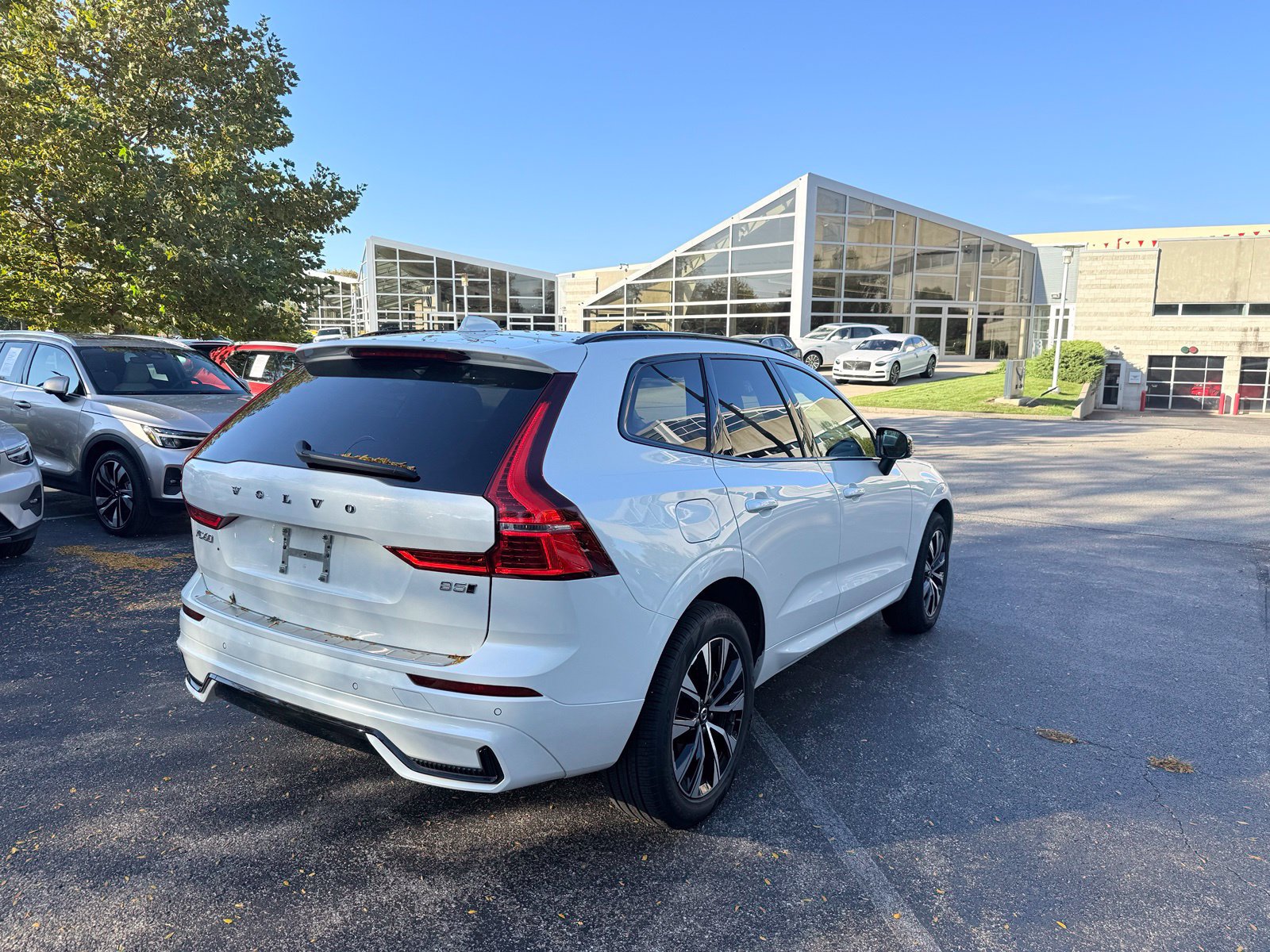 Used 2025 Volvo XC60 B5 Core w/ Protection Package Premier AWD/4WD image 8